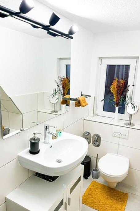 Modernes Apartment Mit Balkon Free Parking Netflix Celle Exterior foto